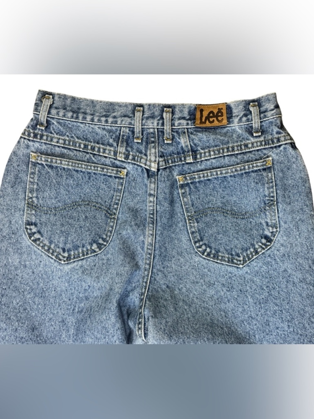 Vintage 80's 90's Lee Women’s High-Rise Mom Jeans, Medium Wash, Size 15 (30x27) - Picture 6 of 11